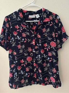 Jaclyn Smith floral navy button up blouse